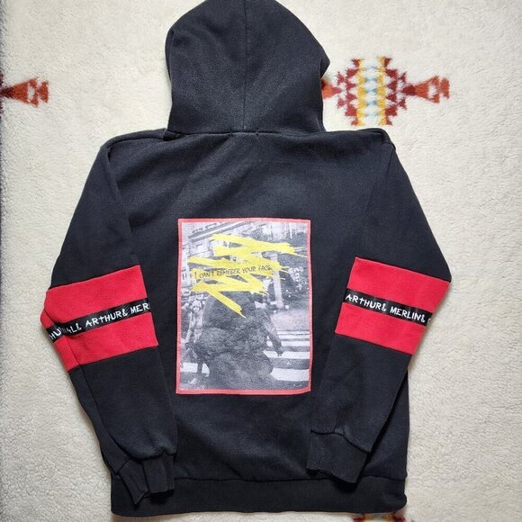 Arthur Merlin Gwapercival Hoodie I Can't Remember Your Face Medium Back Graphic - Picture 1 of 9